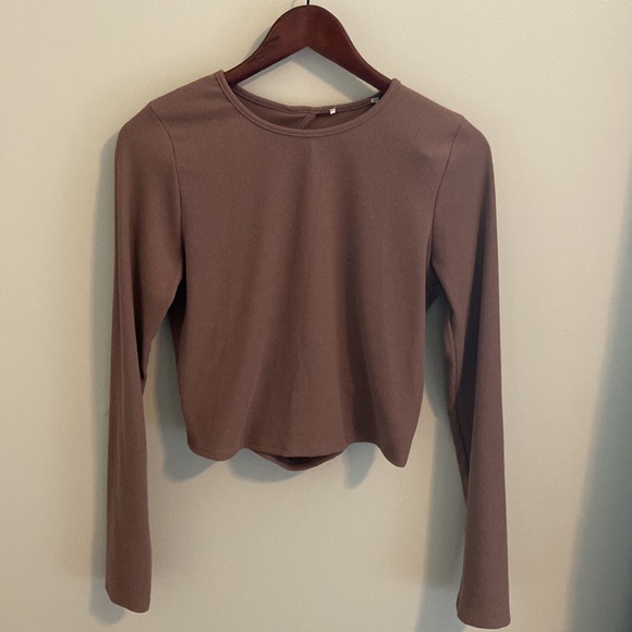 Cropped Open Back Long Sleeve Top - Picture 3 of 4